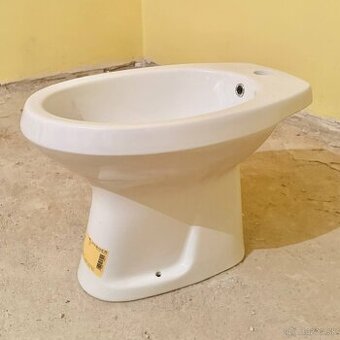Nový stojaci bidet – 50 €