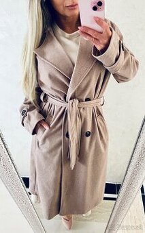 Damsky elegantny kabat Latte