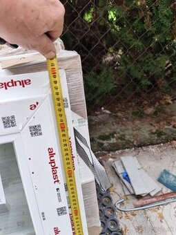 Pivničné plastové okná sklopné