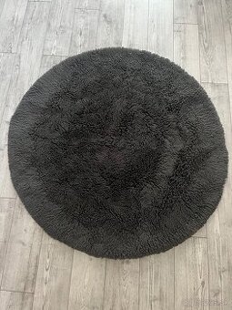 Krásny šedý kruhový koberec