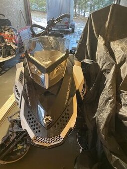 Predám snežný skúter SKI DOO 800