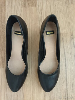 Čierne lodičky - Baťa