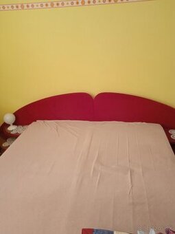 Manželská čalúnená posteľ