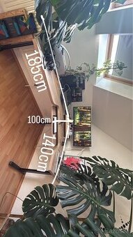 Pracovný rožný stôl pre domáceho prácanta