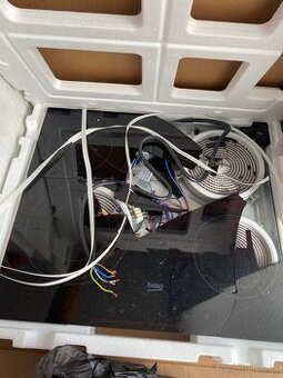 Sklokeramická varná doska Beko HIC 64401