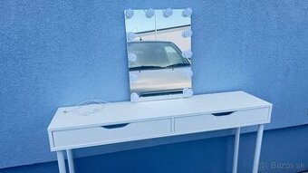 Kozmetický stolík s LED zrkadlom