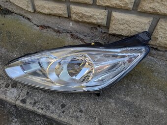Predné svetlá Ford C-Max II 2010-2014