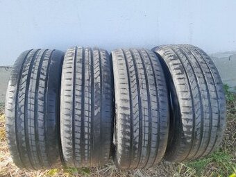 Predám gumy 205/55/r16 cena za kus.
