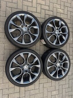 Skoda Octavia RS 225/40R19