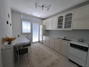 Na predaj - 3 izb. byt s garážou, Prievidza
