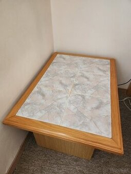 Konferenčný stolík s dlažbou