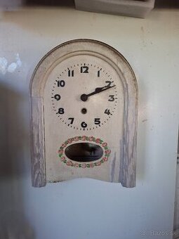 Predám funkčné starožitné kuchynské nástenné hodiny KIENZLE