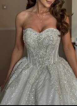 Princeznovské svadobné  šaty