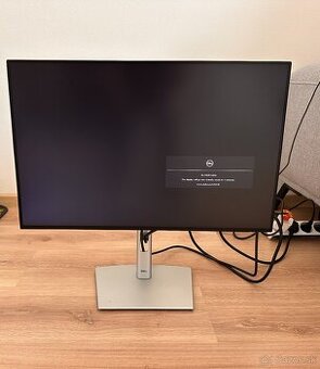 Dell U2421E 24" dockovací monitor