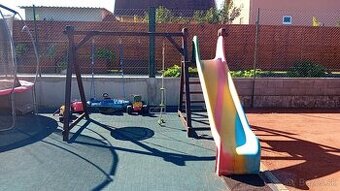 Detska drevena šmykľavka a hojdačka