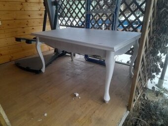 Predam konferencny stolik