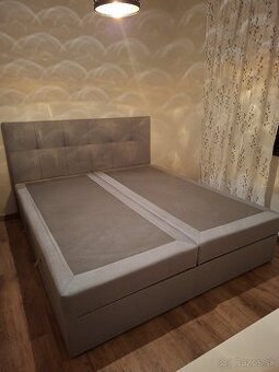 Manželská postel čalunená 180×200