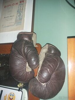 Starodávne boxerské rukavice