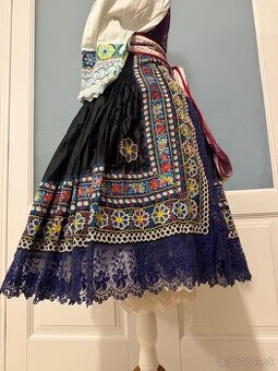 Kroj - krásny starý kroj na predaj