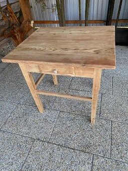 Starožitny drevený stôl