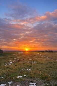 Rovinatý stavebný pozemok v obci Nacina Ves – časť Vybúchane