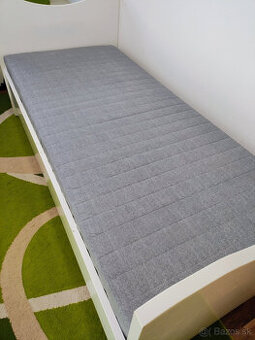 Predám drevenú jednolôžkovú posteľ 90x200 cm