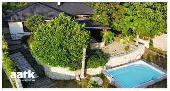 Jedinečný rodinný dom s bazénom, VLČIA DOLINA – Suchá nad Pa