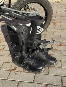 Motocrossové čizmy 42EU a chranič tela UFO detsky