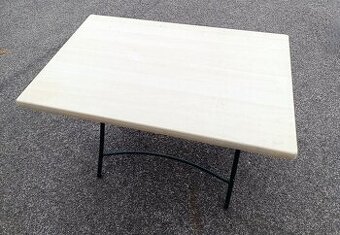 Plastový skladací stôl