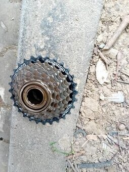 Predam na bicykel zadne ozubené 8 kolieskové