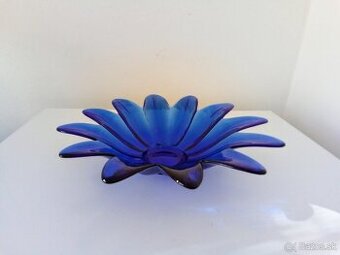 Modrá skleněná mísa