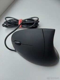 Vertikálna PC myš pre ľavákov