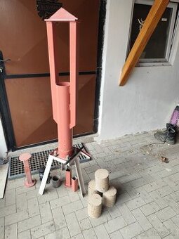 Masívny ručný lis - veľké brikety 13,5. CM ako nový