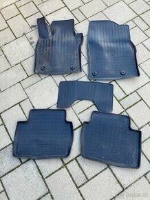 Predám gumenné vaničkové rohože Mazda CX 30