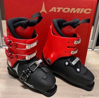 P: Nové lyžiarky Atomic Hawk JR R3