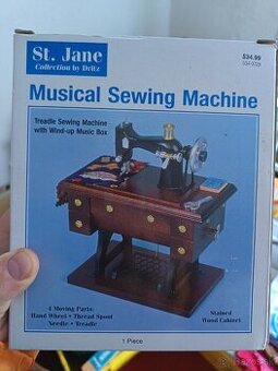 Hudobný šijací stroj – dekoratívna miniatura