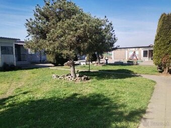 Dom s pozemkom a záhradou - 1