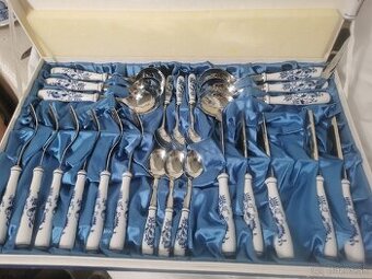 Cibulak, zwiebelmuster príbor v kazete