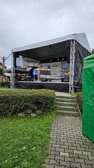 Prenajom pódia s prestrešením