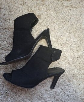 Členkové topánky na vysokom podpädku