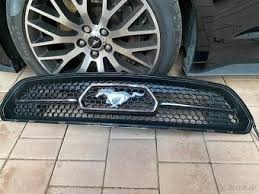 Predná maska s Led svetlom na ford mustang