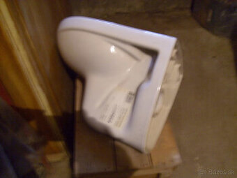 pr.zavesné wc.