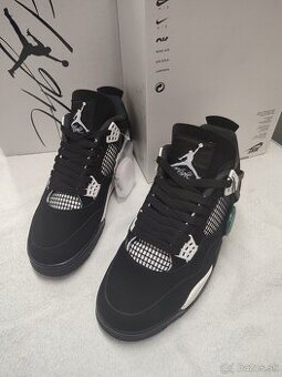 Air Jordan 4 Retro Thunder White