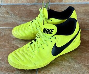 Tenisky Nike veľ. 41 halovky