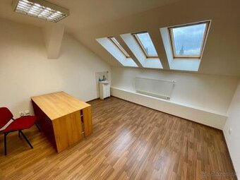 Priestor - 17,5 m2 - Moyzesova ul. s umývadlom