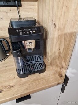 Kavovar Delonghi Magnifica Evo ECAM záruka do konca 2026