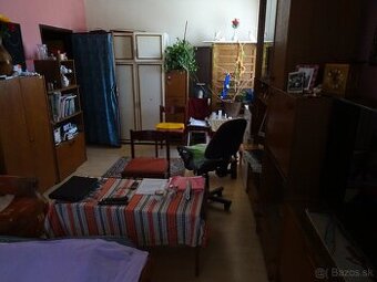 Exkluzívne jednoizbový byt s balkónom v Poprade na predaj.