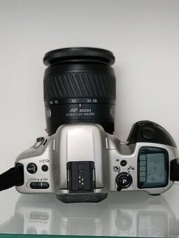 Minolta Dynax s objektívom