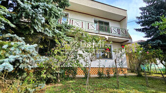 RODINNÝ DOM S GARÁŽOU A ZÁHRADOU V RAKYTNÍKU - NA PREDAJ