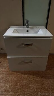 Skrinka pod umývadlo s umyvadlom a batériou